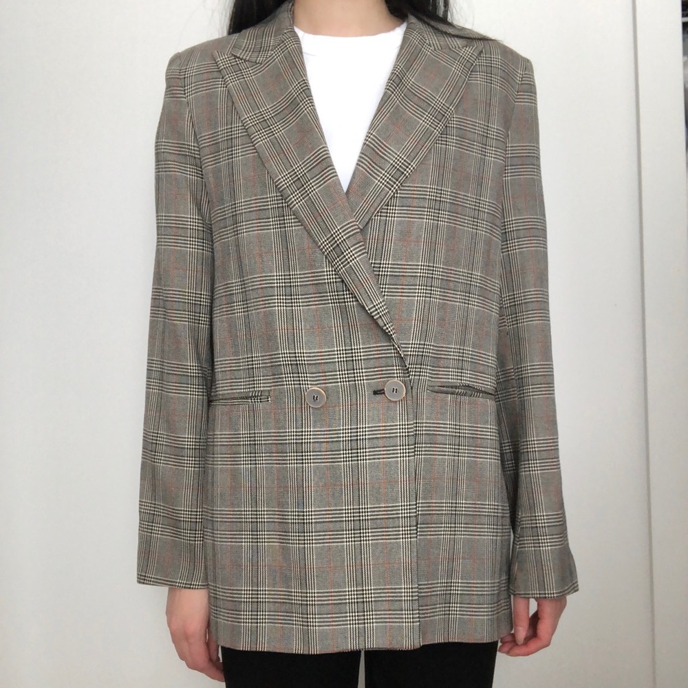 DOUBLE- BREASTED BLAZER